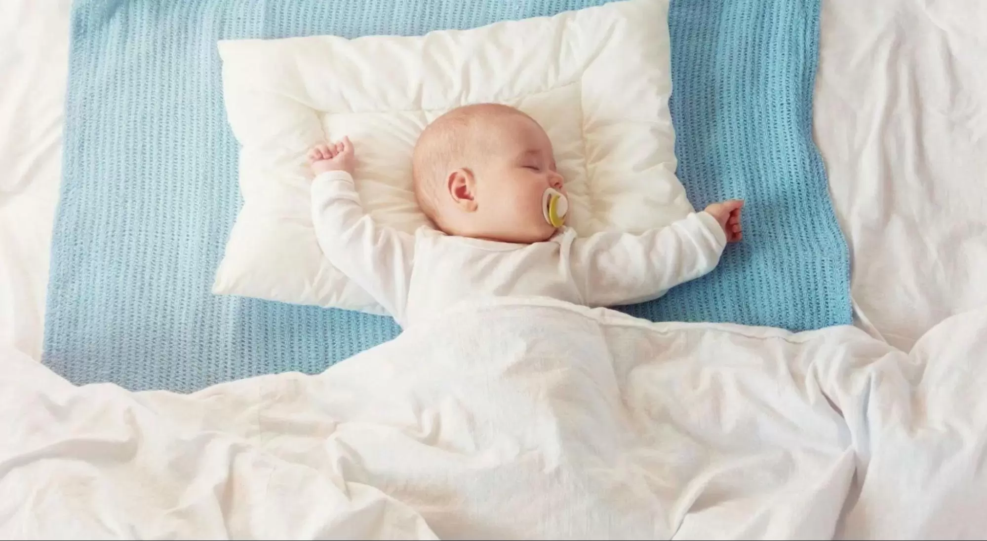 Нужна ли подушка новорожденному ребенку